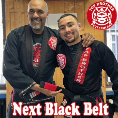 Gustavo Costa erhält den Black Belt